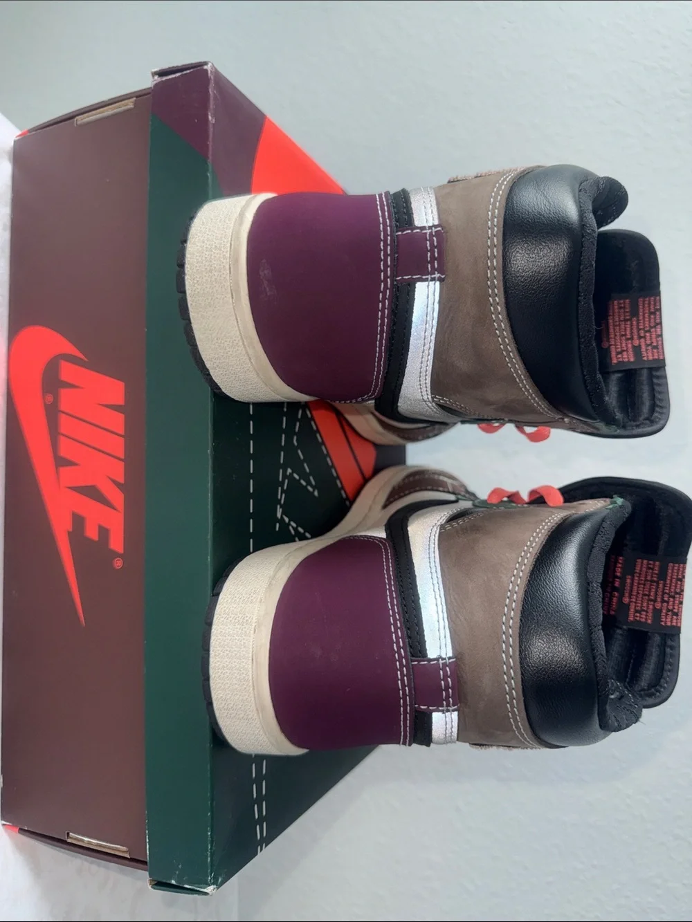 Air Jordan 1 Retro High OG Brown, White & Black Sneakers with Coral Laces - Picture 3 of 8